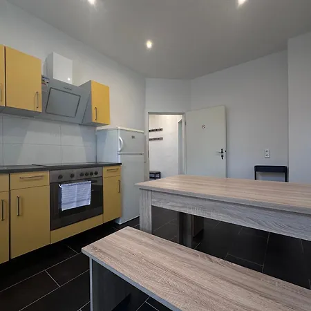 Schlafschrauber Am Adler لبسيا